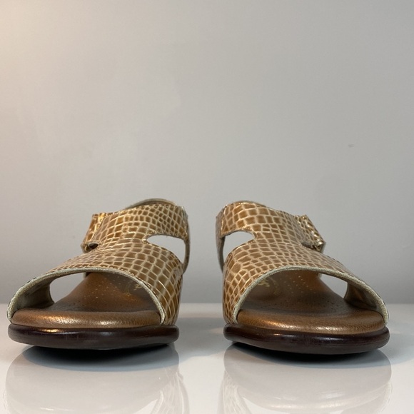 SAS Suntimer Heel Strap Sandal in Beige Croc Color Size 7S(slim) - Picture 4 of 15